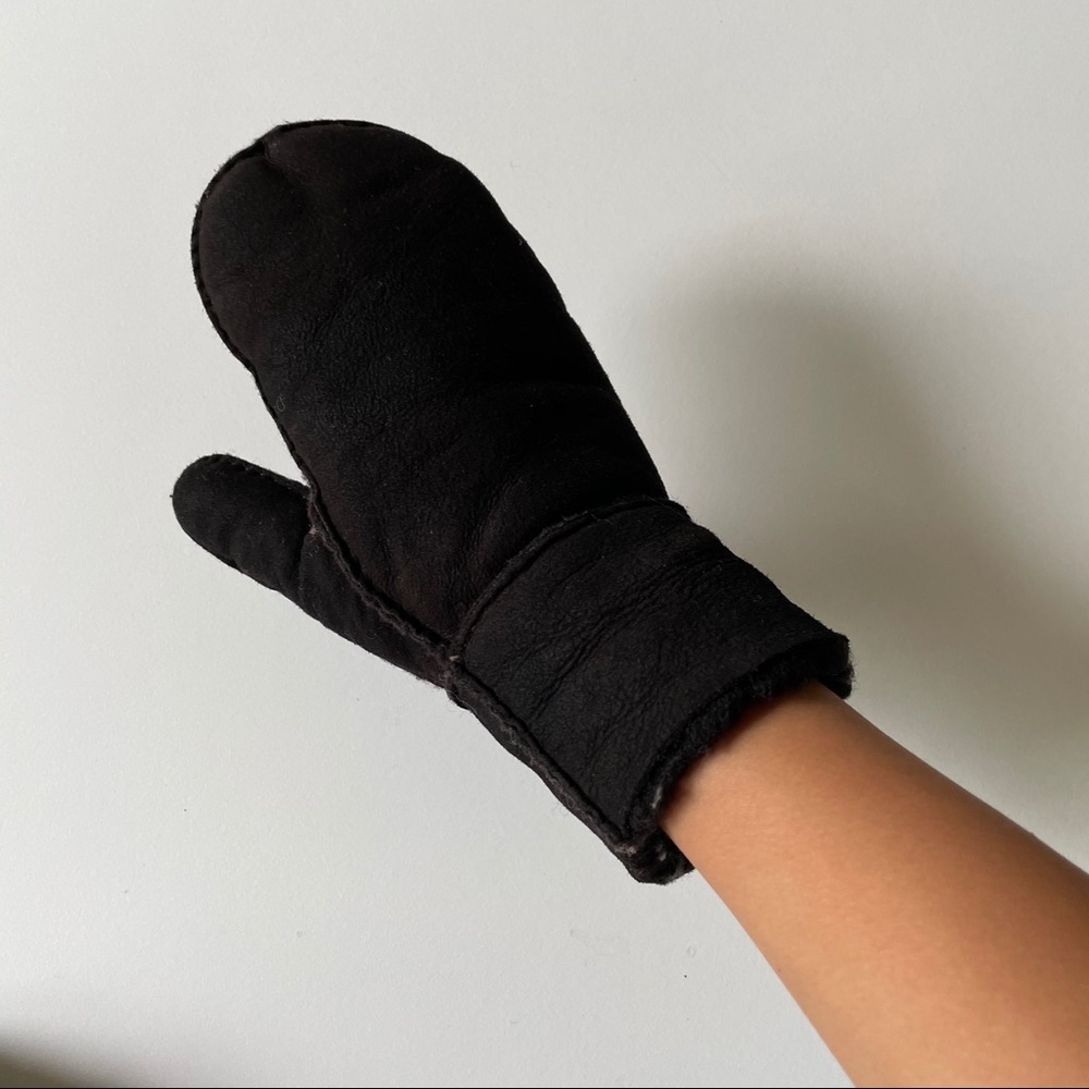 Sheepskin Black Mittens